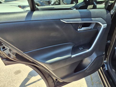 Used 2025 Toyota RAV4 XLE FWD image 10