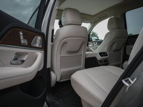 Used 2023 Mercedes-Benz GLS 450 4MATIC image 10