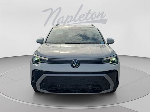 New 2026 Volkswagen Taos SE FWD image 2