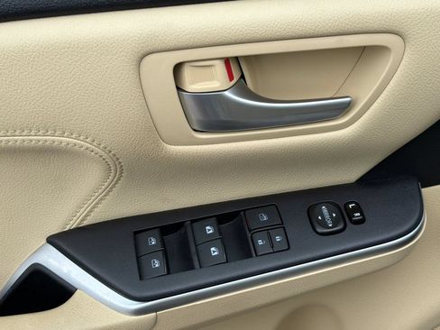 Used 2015 Toyota Camry XLE FWD image 7