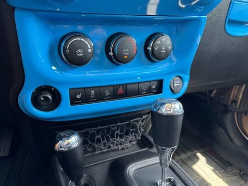 Used 2015 Jeep Wrangler Rubicon w/ Dual Top Group AWD/4WD image 15
