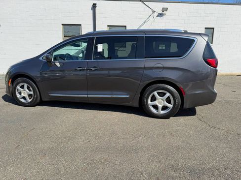 Used 2017 Chrysler Pacifica Touring-L Plus FWD image 13