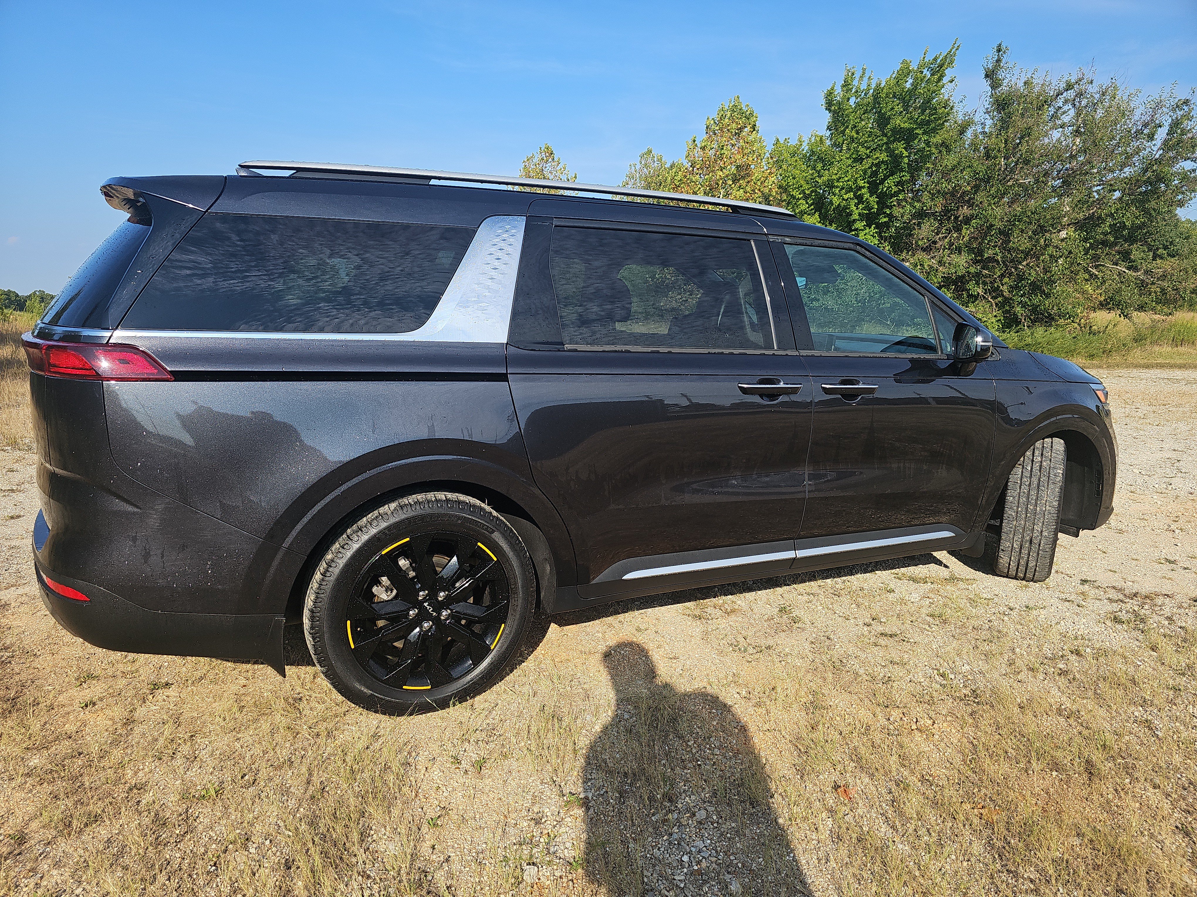Used 2022 Kia Carnival SX FWD image 3