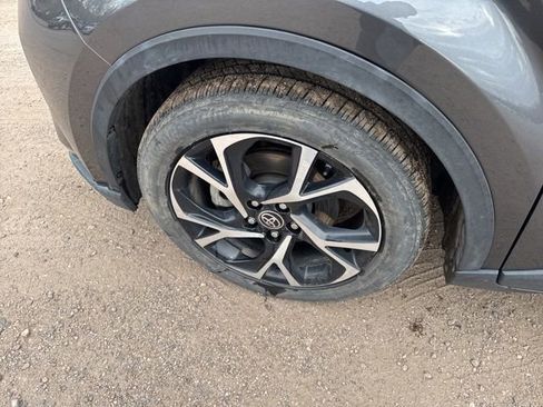 Used 2022 Toyota C-HR XLE image 10