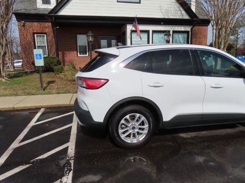 Used 2021 Ford Escape SE image 7
