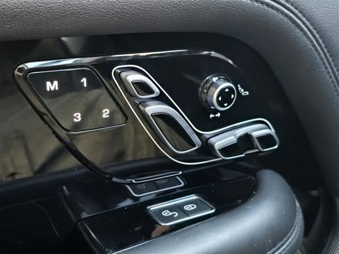 Used 2020 Land Rover Range Rover HSE image 16