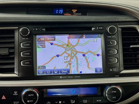 Used 2019 Toyota Highlander XLE image 21