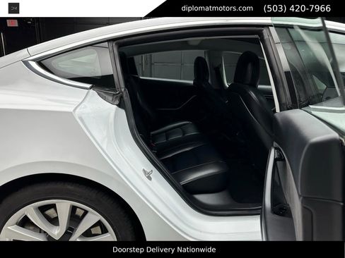 Used 2018 Tesla Model 3 Long Range image 21