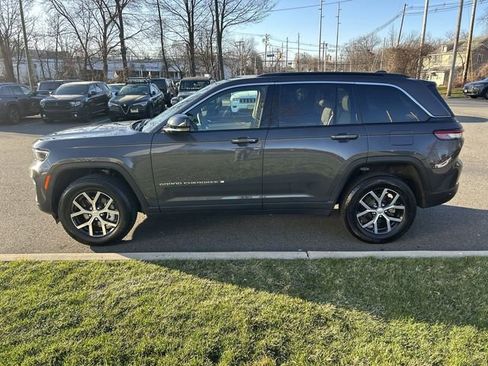 Used 2025 Jeep Grand Cherokee Limited image 5