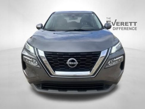 Used 2023 Nissan Rogue SV image 2