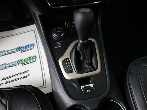 Used 2016 Jeep Cherokee Latitude AWD/4WD image 35