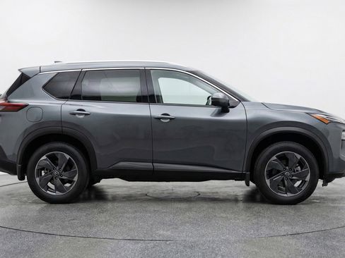 Used 2025 Nissan Rogue SV image 11