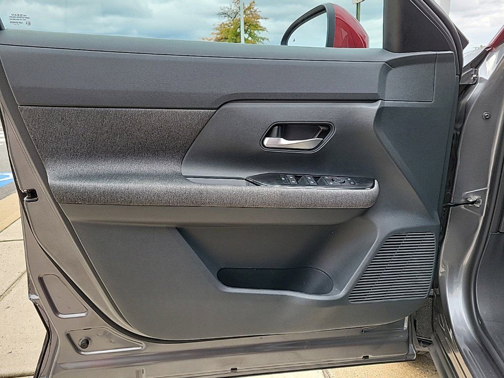 Certified 2025 Nissan Kicks SV AWD/4WD image 27