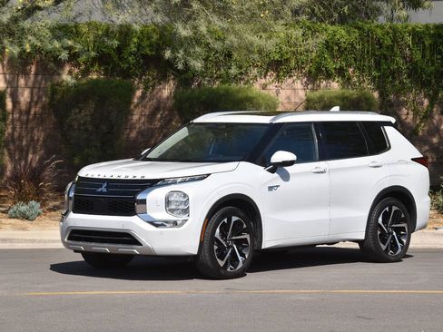 Used 2023 Mitsubishi Outlander SEL AWD/4WD image 19