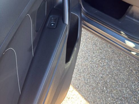 Used 2024 Volkswagen Tiguan SE image 16