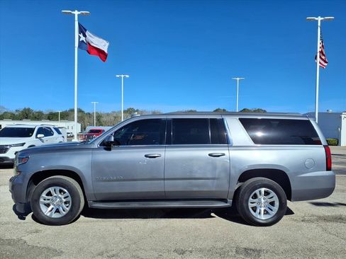 Used 2018 Chevrolet Suburban LT image 24