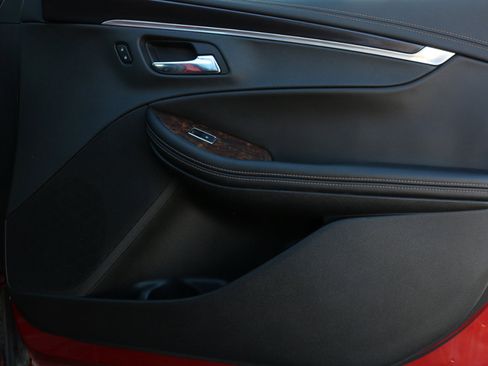 Used 2015 Chevrolet Impala LT w/ Convenience Package image 38