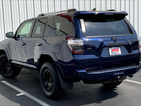 Used 2020 Toyota 4Runner SR5 Premium image 9