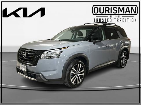 Used 2023 Nissan Pathfinder Platinum image 2