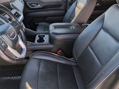 Used 2021 GMC Yukon SLT w/ SLT Luxury Package image 17