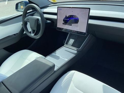 Used 2026 Tesla Model Y 2WD image 23