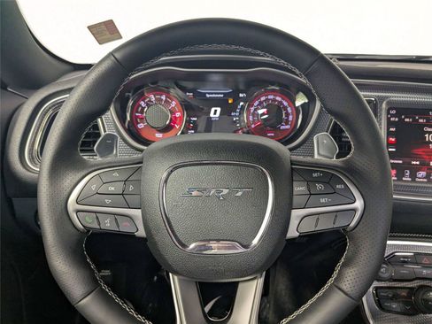 Used 2016 Dodge Challenger SRT Hellcat RWD image 21