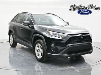Used 2020 Toyota RAV4 XLE video 1