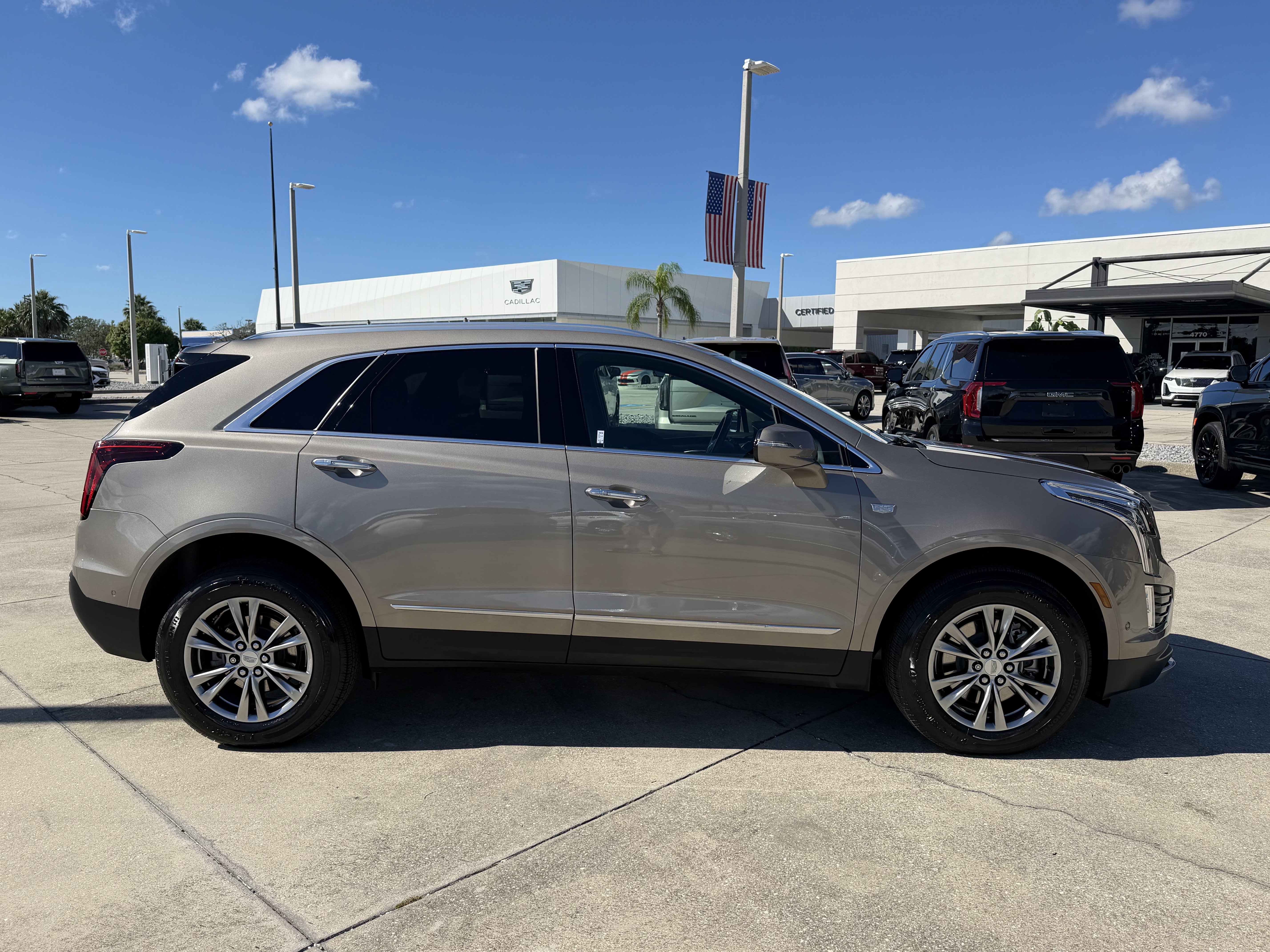 Certified 2023 Cadillac XT5 Premium Luxury w/ Technology Package AWD/4WD image 2