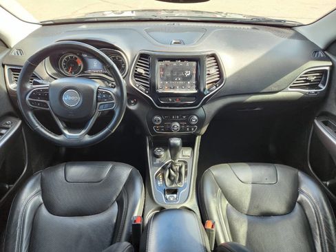 Used 2019 Jeep Cherokee Limited image 3