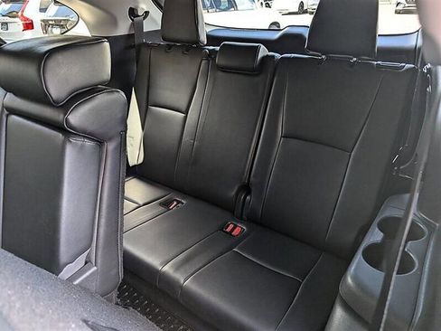 Used 2025 Toyota Highlander XLE AWD/4WD image 29