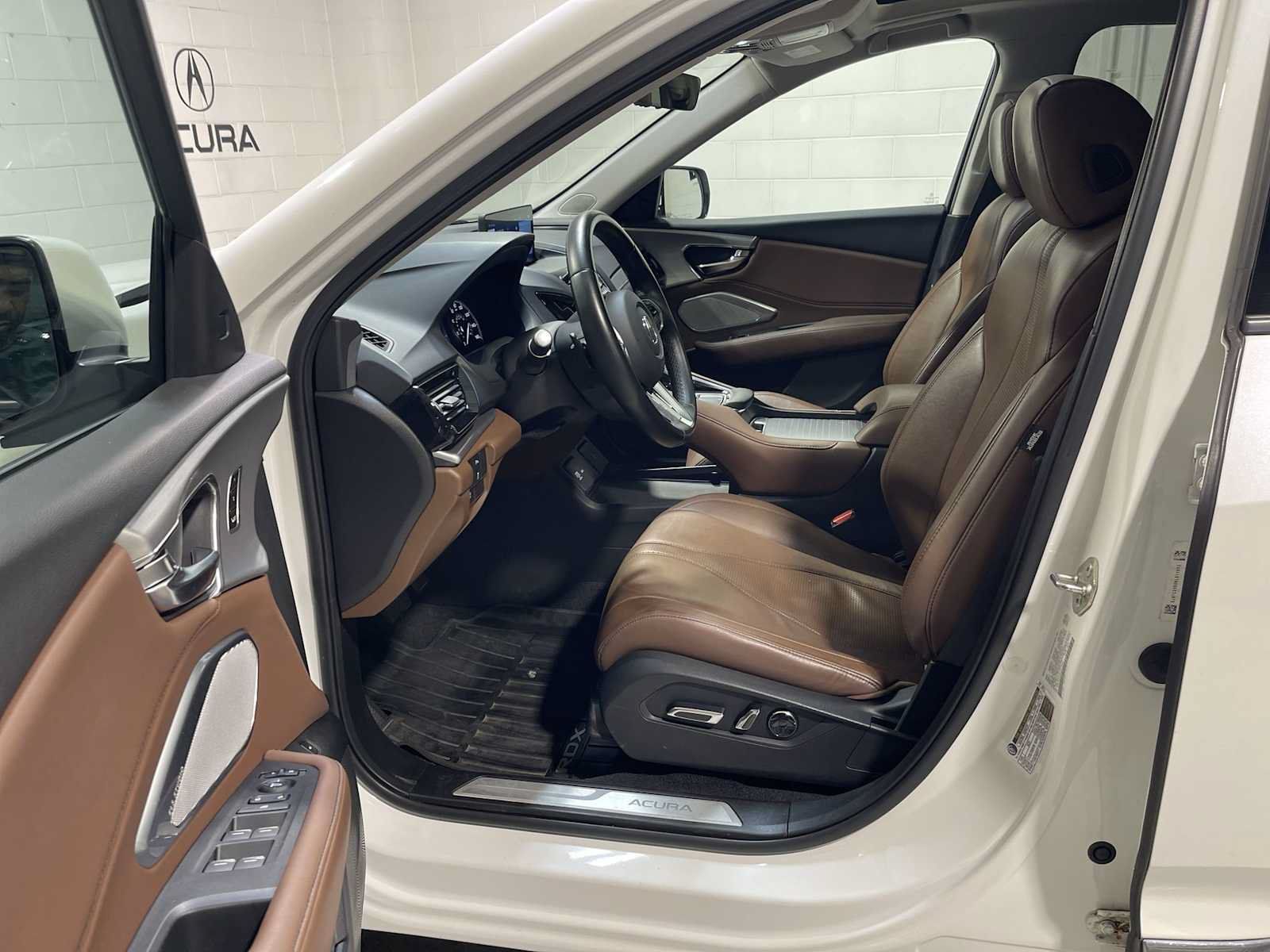 Used 2019 Acura RDX w/ Technology Package AWD/4WD image 2