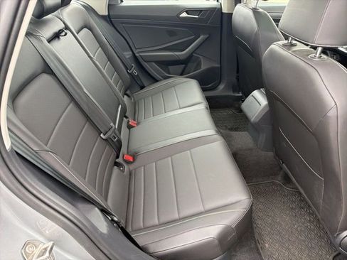 Used 2023 Volkswagen Jetta SE image 12