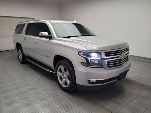 Used 2018 Chevrolet Suburban Premier RWD image 13