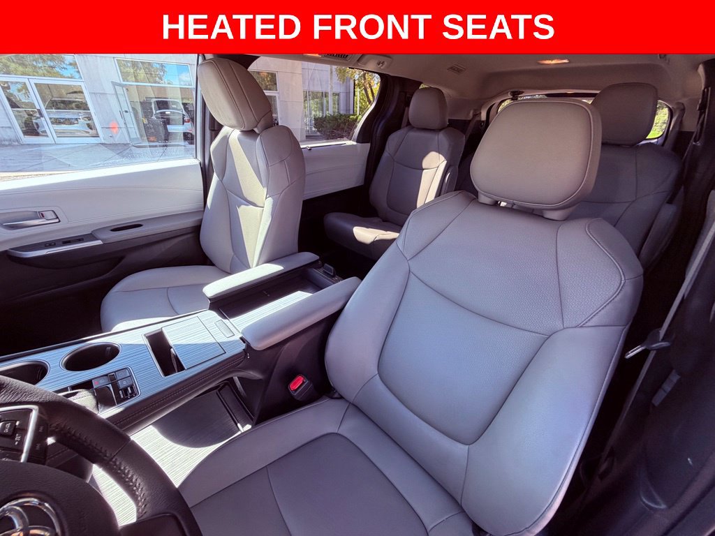 Used 2025 Toyota Sienna XLE FWD image 11