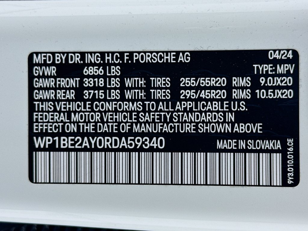 Certified 2024 Porsche Cayenne Coupe AWD/4WD image 34