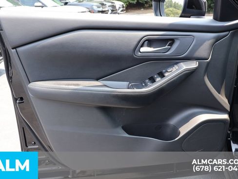 Used 2024 Nissan Rogue SV FWD image 14