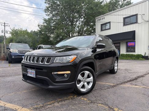 Used 2018 Jeep Compass Latitude w/ Cold Weather Group FWD image 1