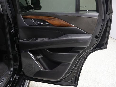Used 2017 Cadillac Escalade Luxury AWD/4WD image 21