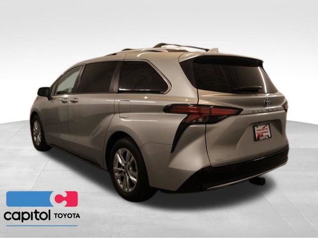 Certified 2022 Toyota Sienna Limited AWD/4WD image 6