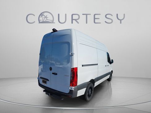 Used 2025 Mercedes-Benz Sprinter 2500 image 6