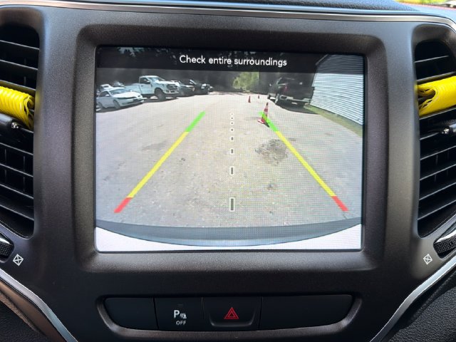 Used 2020 Jeep Cherokee Trailhawk AWD/4WD image 22