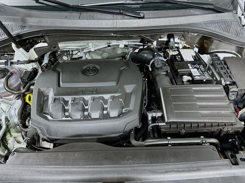 Used 2024 Volkswagen Tiguan SE image 37