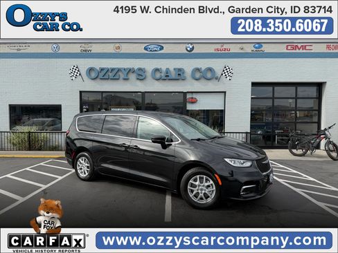 Used 2023 Chrysler Pacifica Touring-L FWD image 1