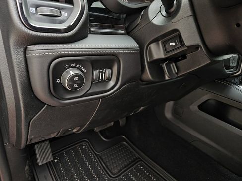 New 2026 RAM 2500 Limited AWD/4WD image 15