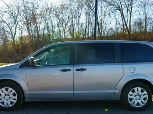 Used 2019 Dodge Grand Caravan SE image 9