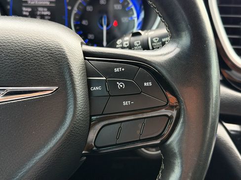 Used 2020 Chrysler Pacifica Touring-L w/ S Appearance Package FWD image 27