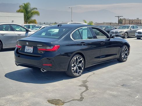 Used 2026 BMW 330i Sedan w/ Premium Package RWD image 3