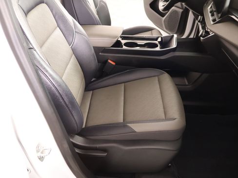 Used 2025 Chevrolet Equinox LT w/ Convenience Package II image 12