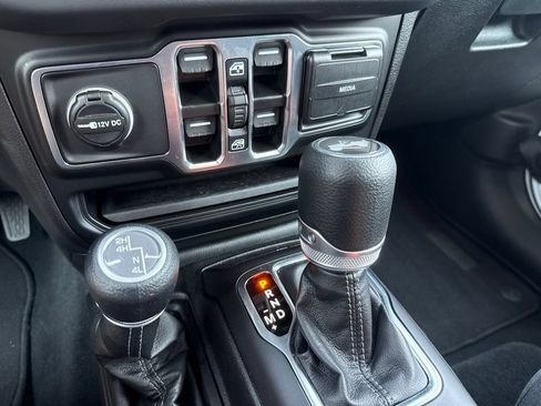 Used 2026 Jeep Wrangler Unlimited Sahara AWD/4WD image 35
