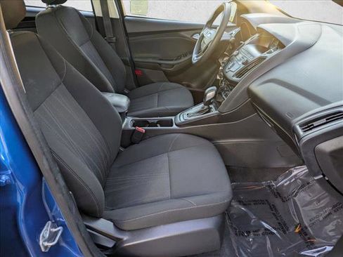 Used 2018 Ford Focus SE w/ SE Appearance Package image 19